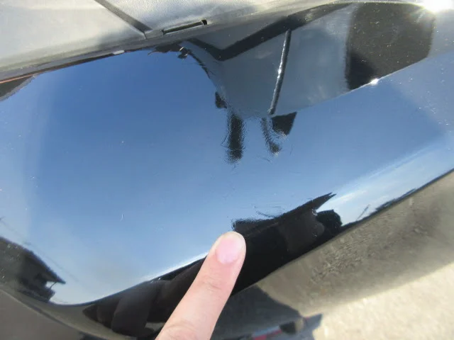 目立つ傷やへこみなど