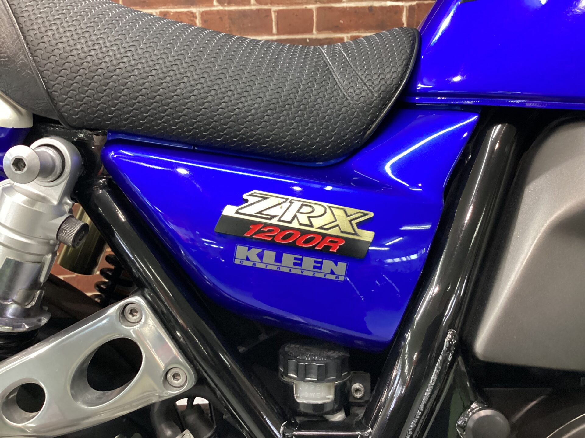 ZRX1200R