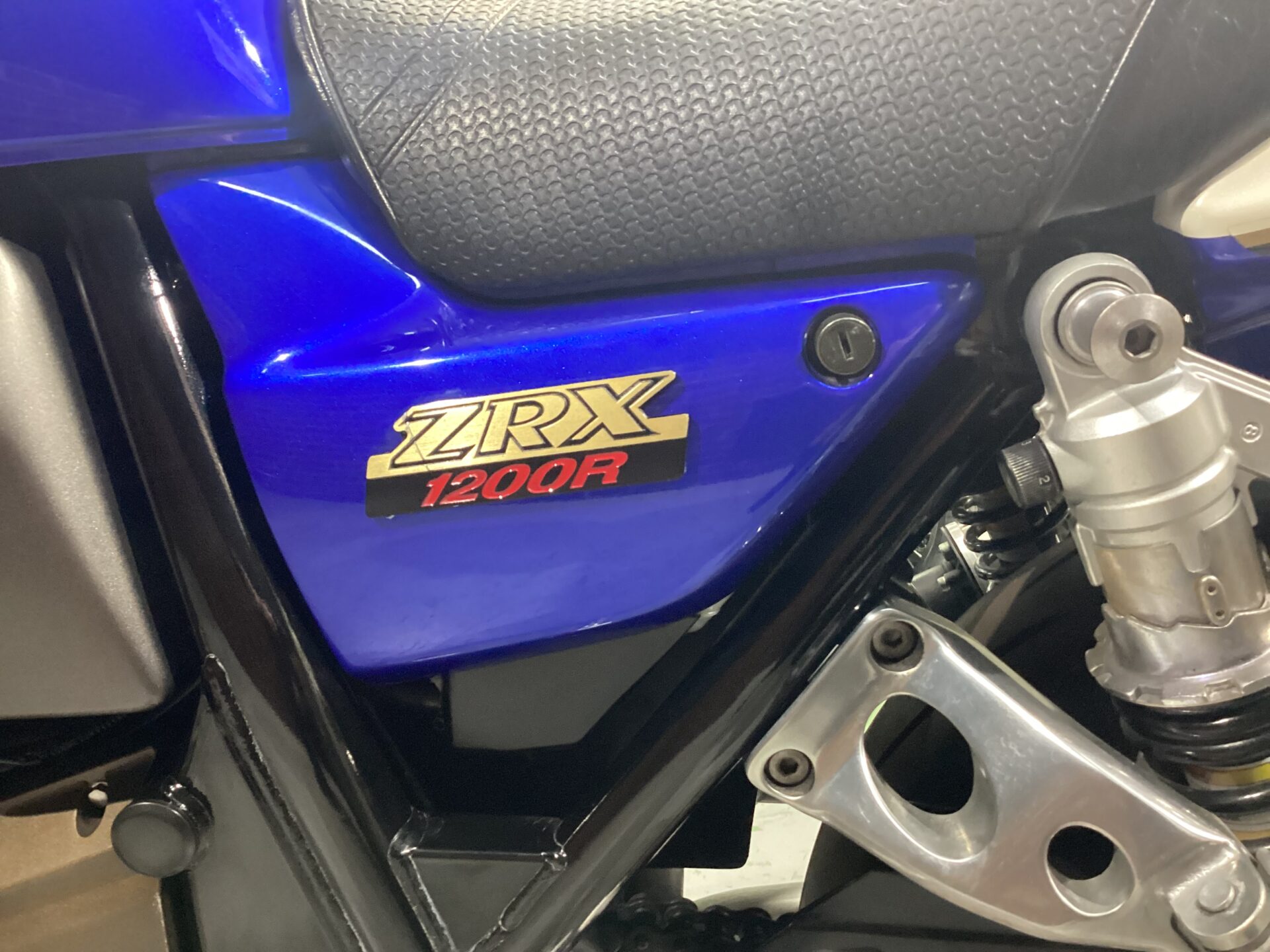 ZRX1200R