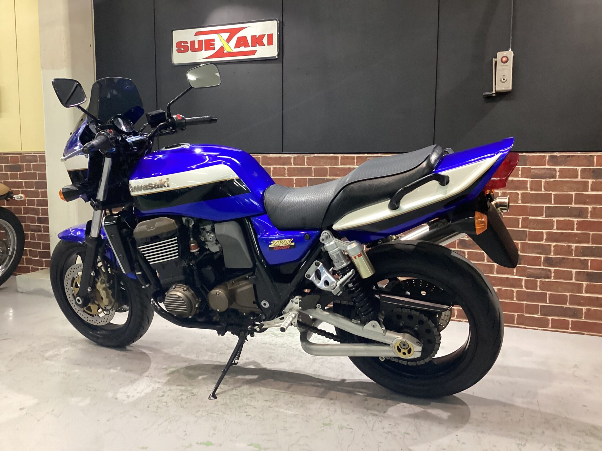 ZRX1200R