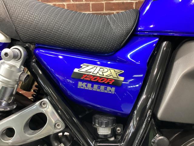 ZRX1200R