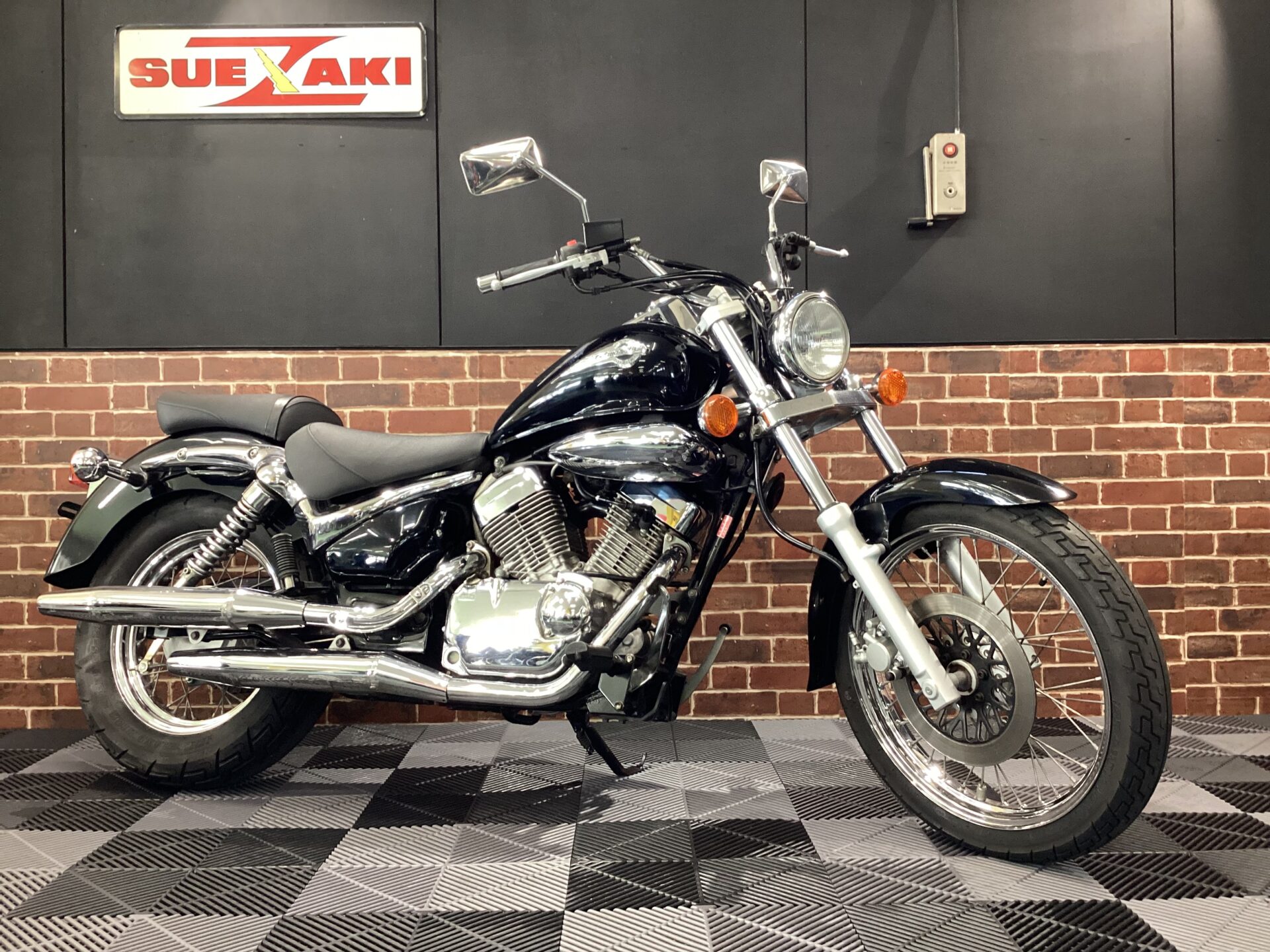 イントルーダーLC250