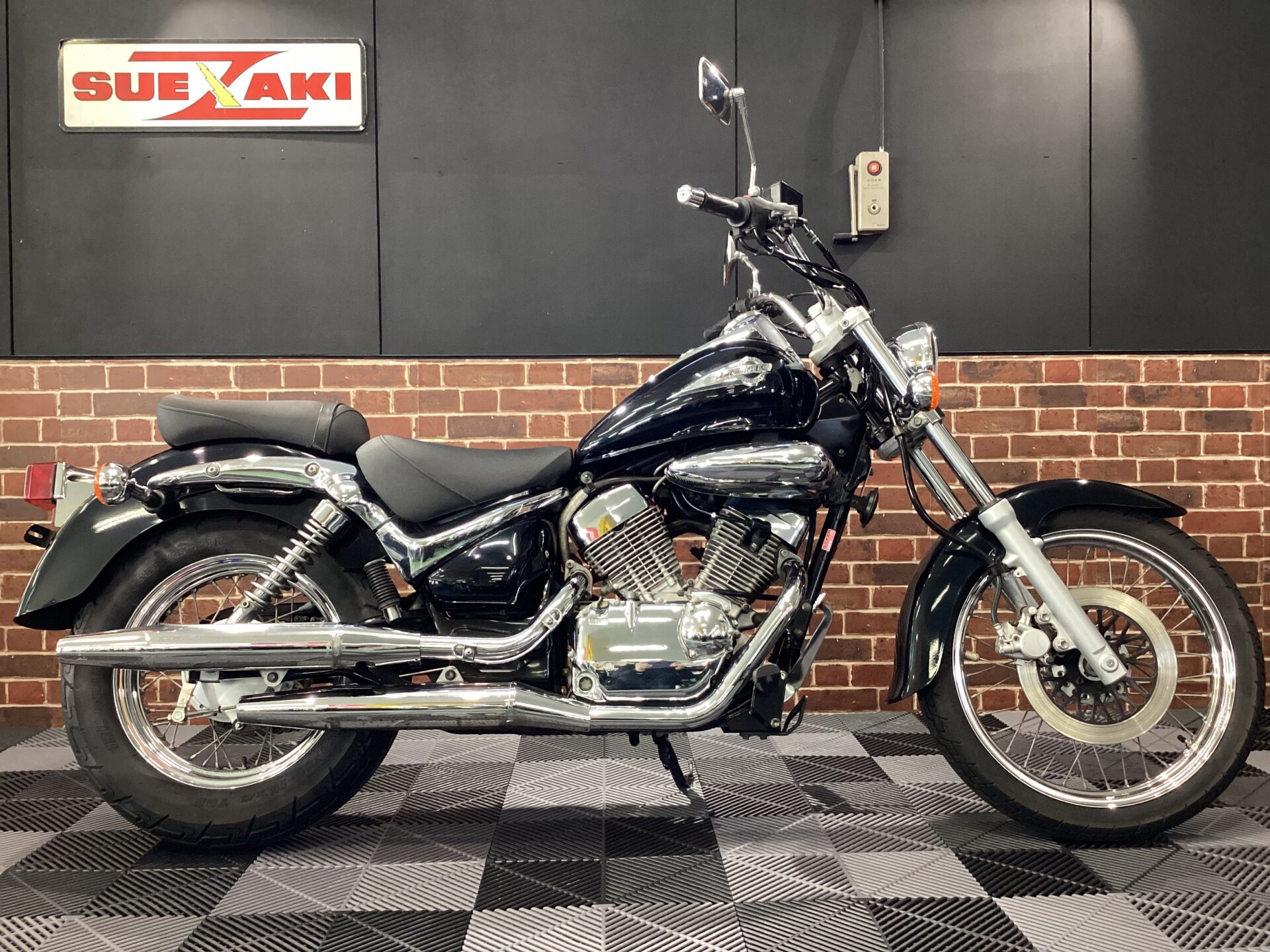 イントルーダーLC250