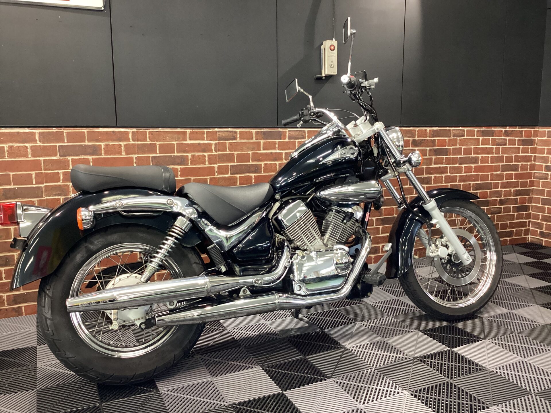 イントルーダーLC250