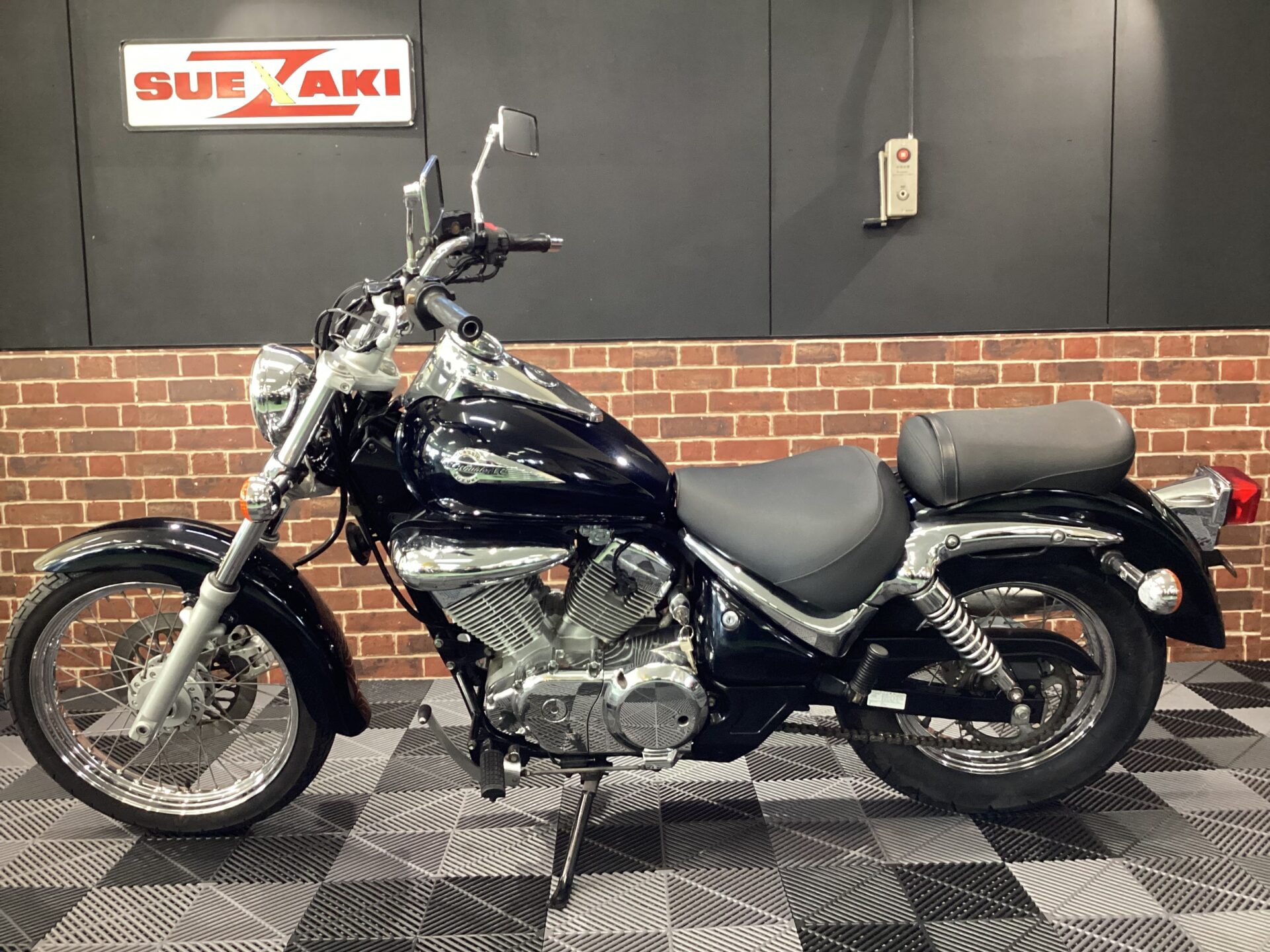 イントルーダーLC250