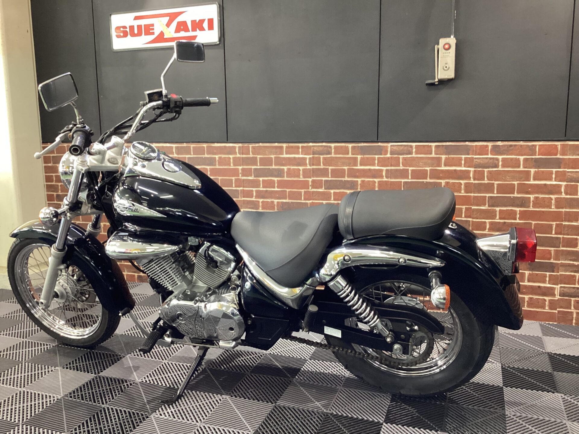 イントルーダーLC250