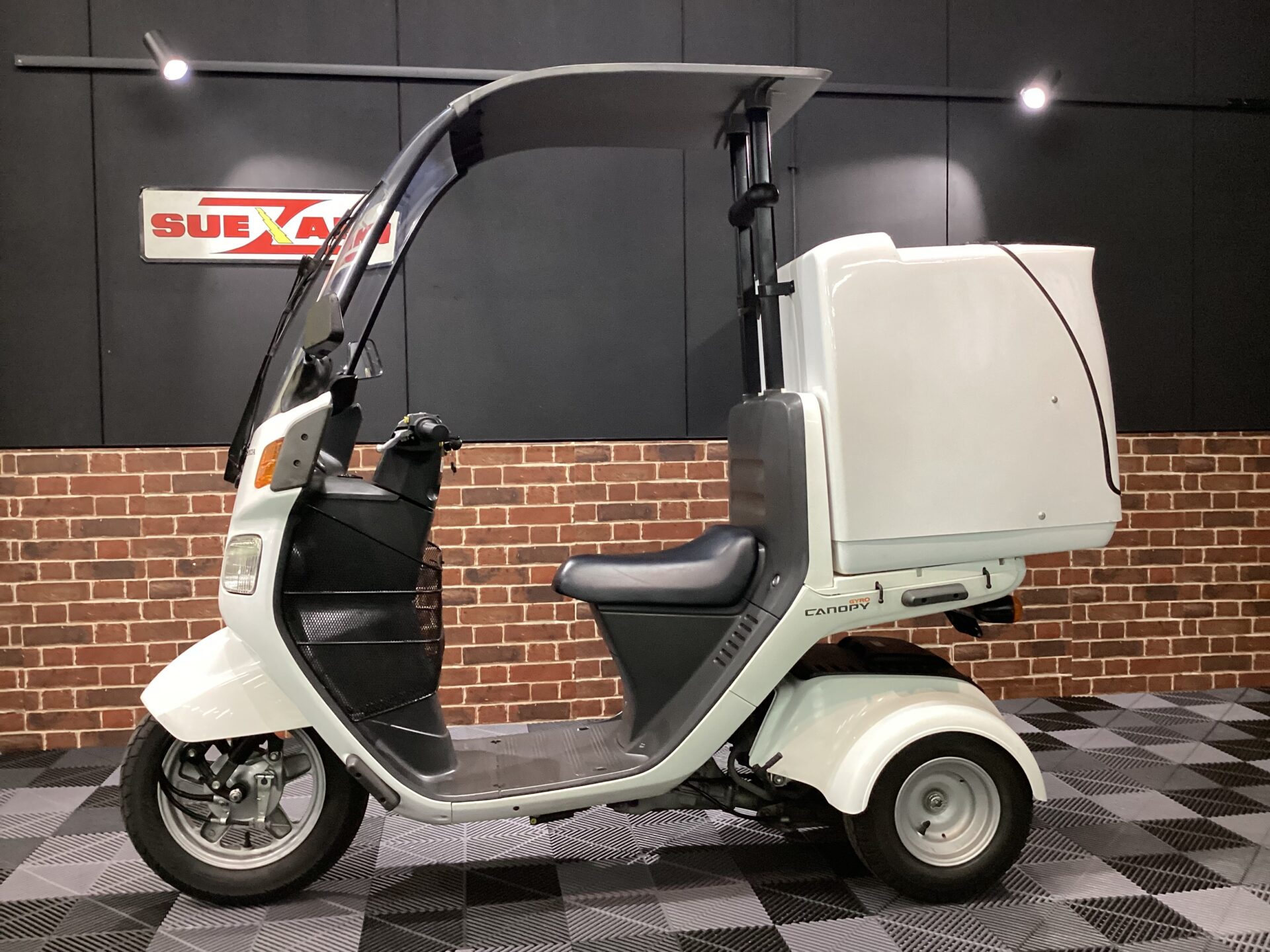 ジャイロキャノピー