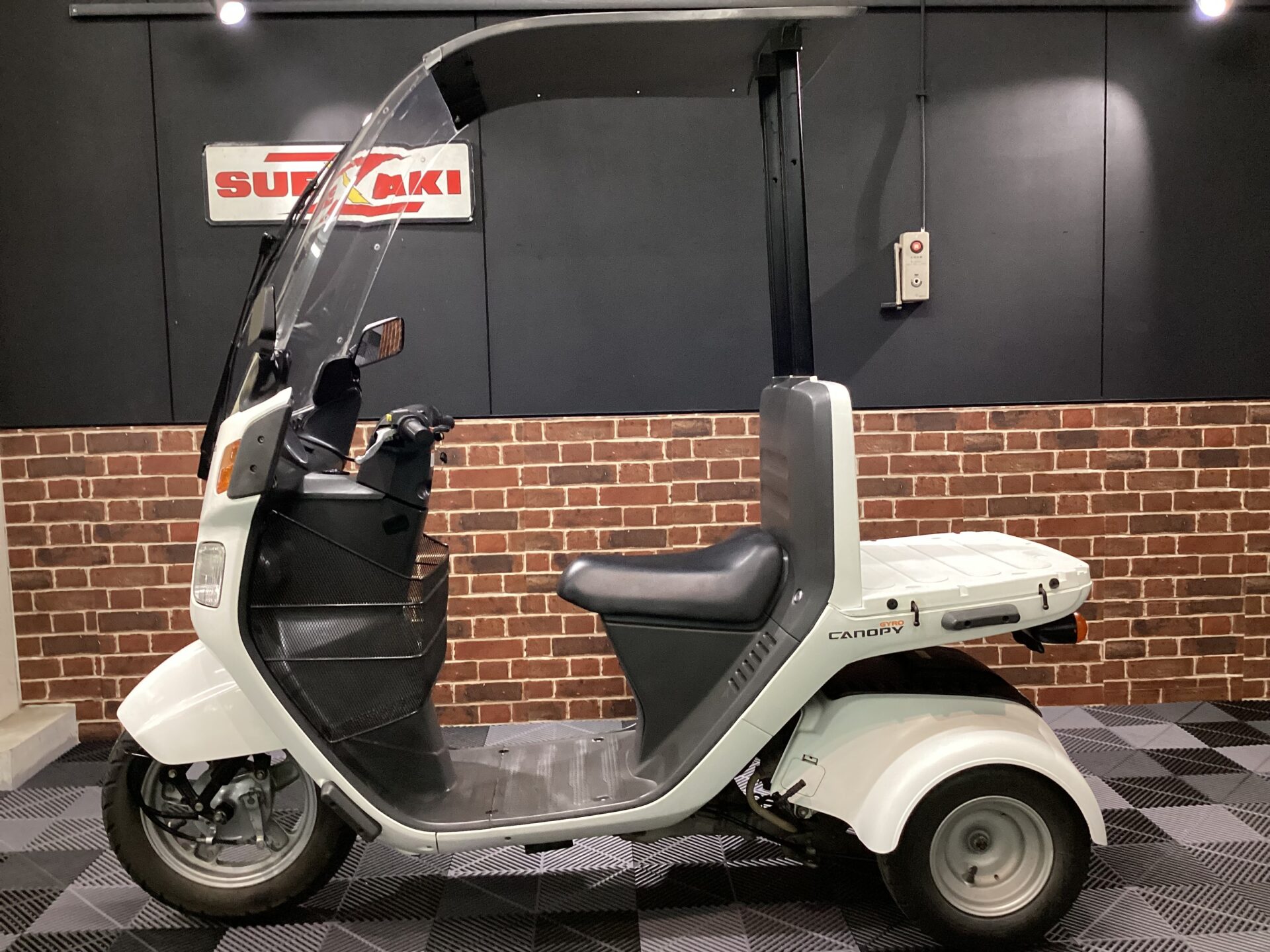 ジャイロキャノピー