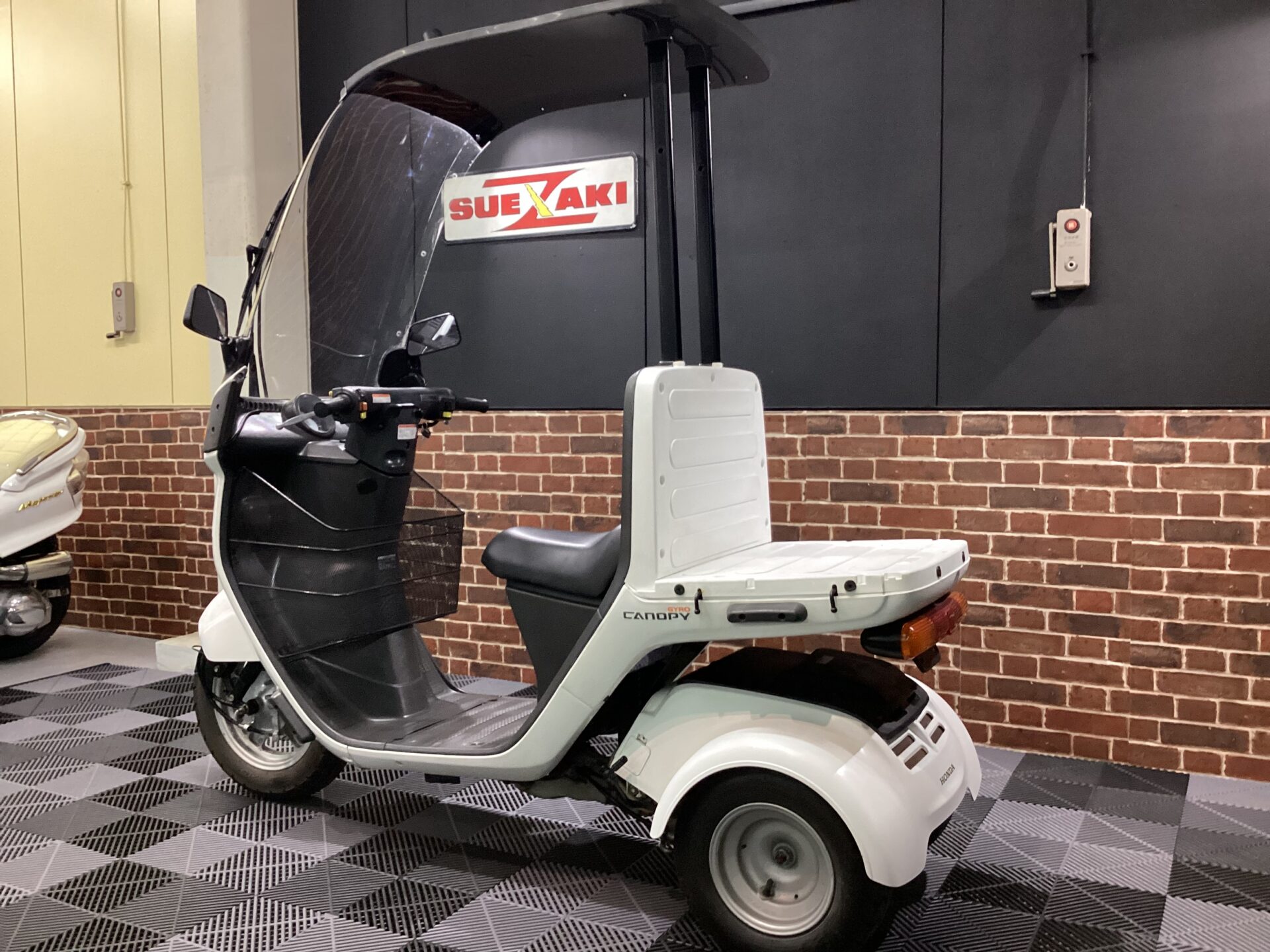 ジャイロキャノピー